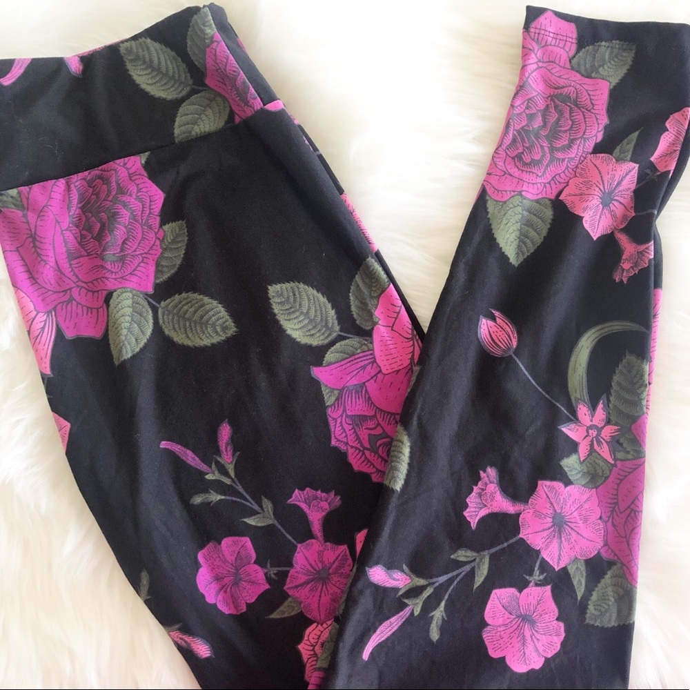 Lularoe Tall & Curvy Black with pink rose leggings
